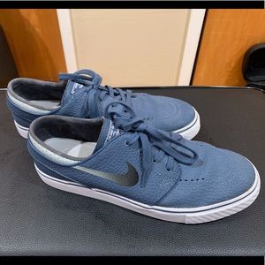 Nike Janoski